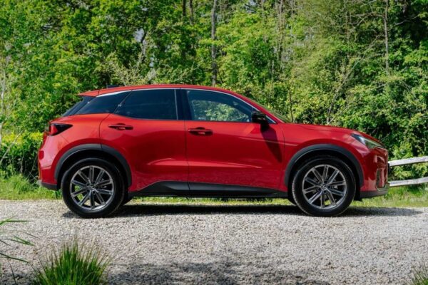 Тест-драйв Lexus LBX 2025 року: преміум-гібрид у компактному форматі B-SUV