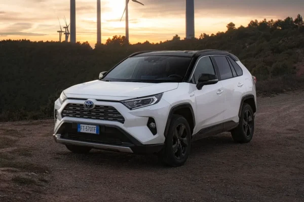 Toyota RAV4 2025 нове покоління популярного кросовера