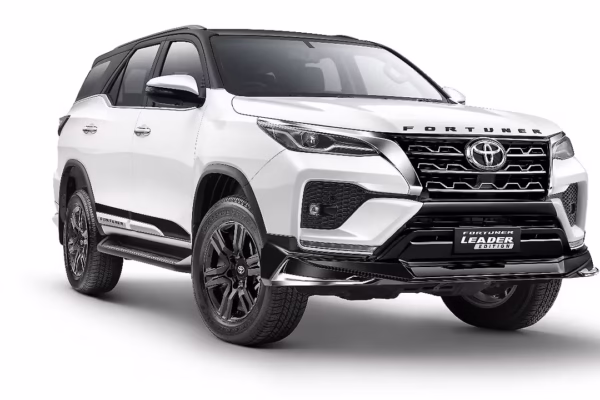 Новий Toyota Fortuner 2025 спортивний та стильний позашляховик