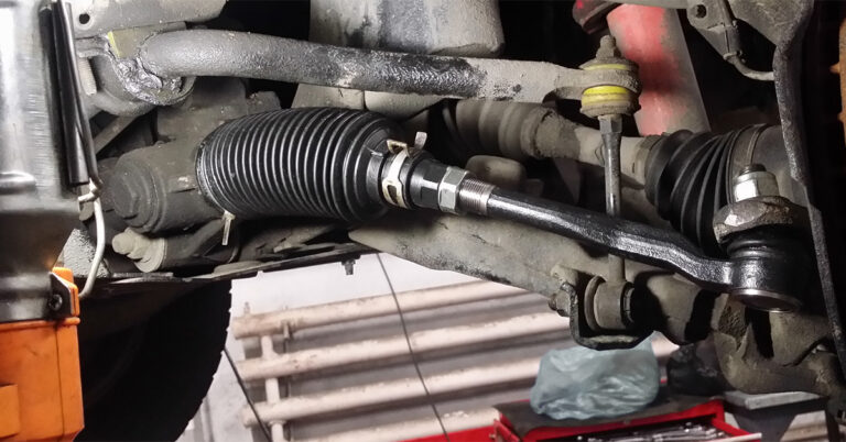 Рульові наконечники: симптоми зносу, перевірка та коли тягнути вже небезпечно