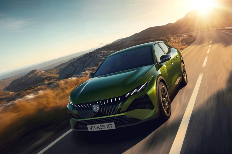 Peugeot оновив крос-ліфтбек 408: рестайлінг, більше електрики й новий дизайн
